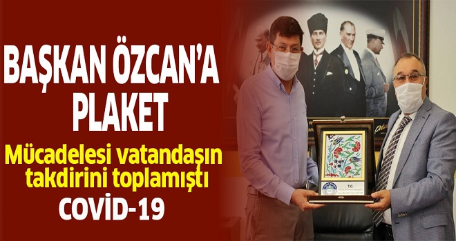 Başkan Özcan'a Korona Sürecine  İlişkin Plaket