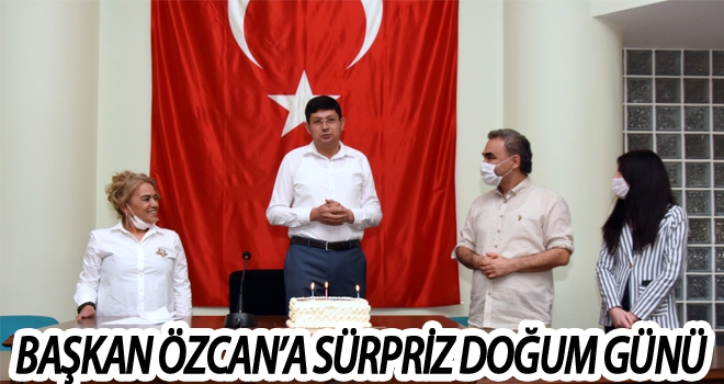 Başkan Özcan'a sürpriz doğum günü